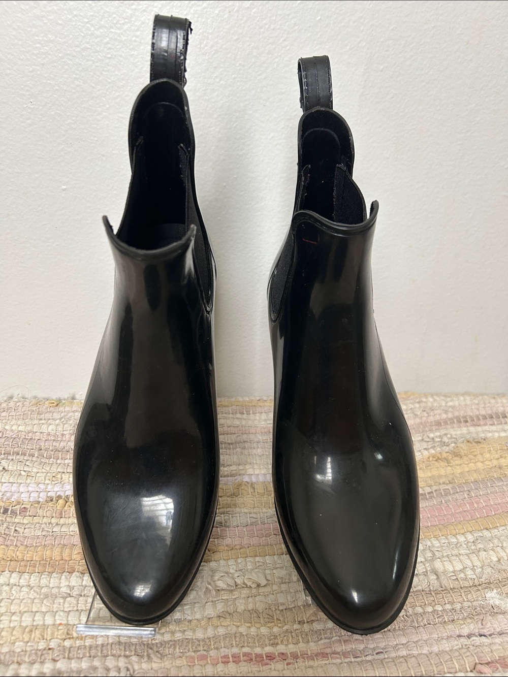 J.Crew Women’s Black Glossy Chelsea Rain Boots Rubber Size 8 - Picture 4 of 10